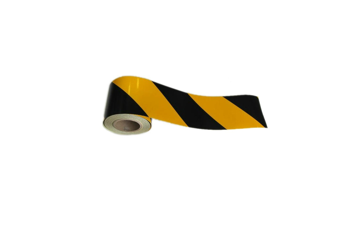 Odrazový pás so žltými a čiernymi pruhmi šírky 10 cm