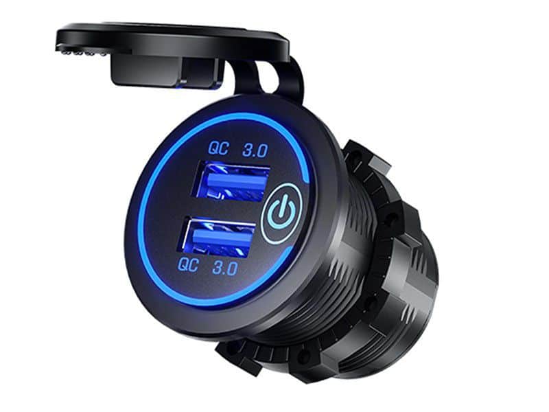 USB konektor do auta s možnosťou inštalácie Quick Charge 3.0